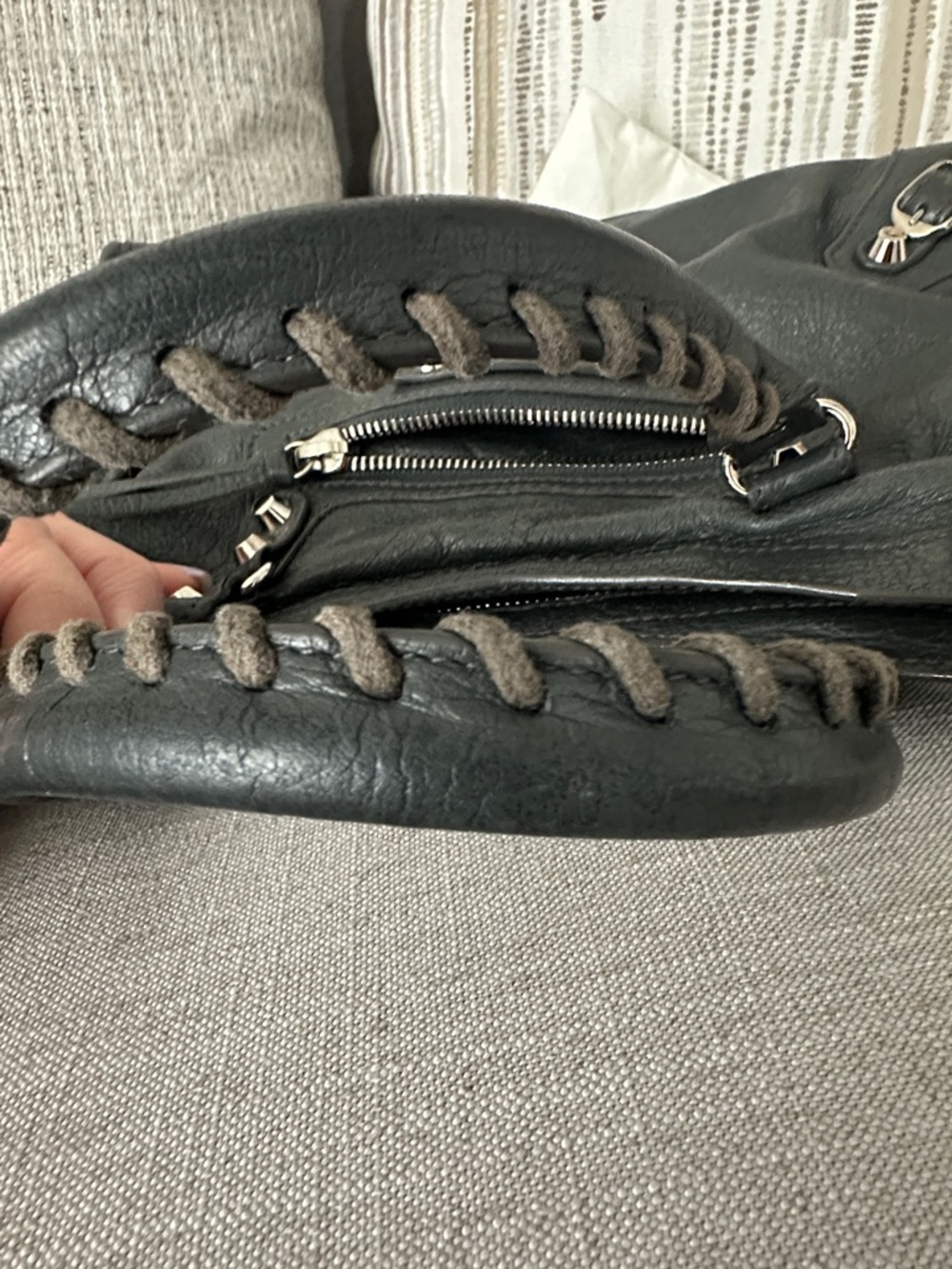 Balenciaga City Bag (small) in volcanic rock. - Picture 8 of 11